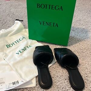 Bottega Veneta Black Leather Sandals